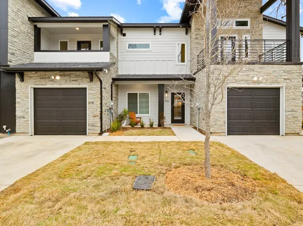 704 N Center St, Arlington, TX 76011