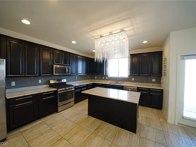 880 Cool Aquamarine St — Photo 11