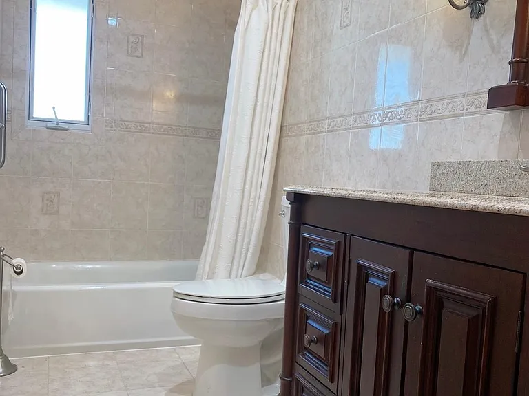 21 Westmoreland Dr — Photo 2