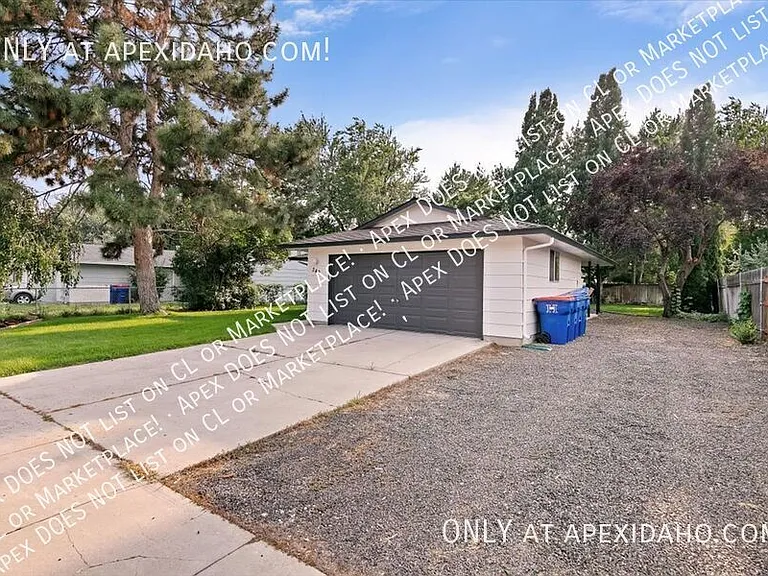249 S Harlan Pl — Photo 3