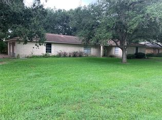 1101 Chapel Ln, El Campo, TX 77437