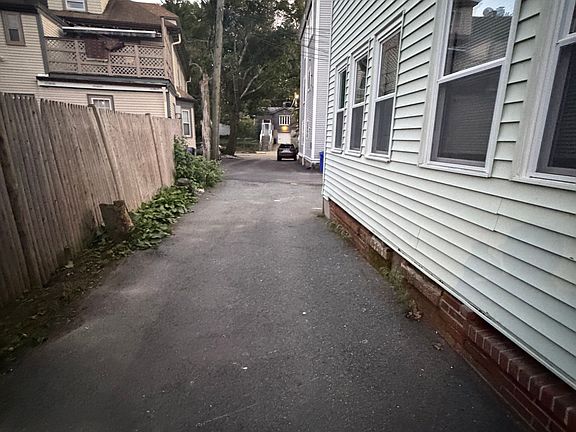 3rd image of 112A Chestnut St #1