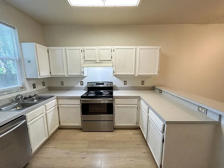 4415 SW 34th St #803 — Photo 9