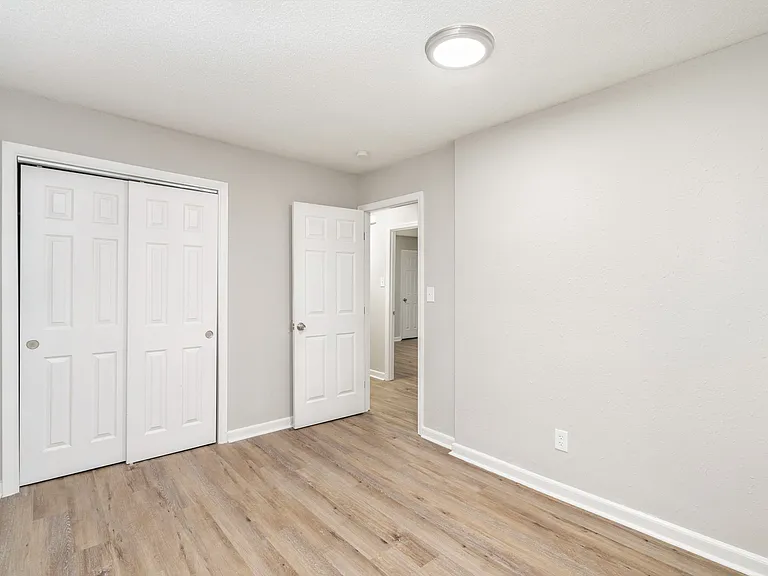 841 Farragut Ave — Photo 14