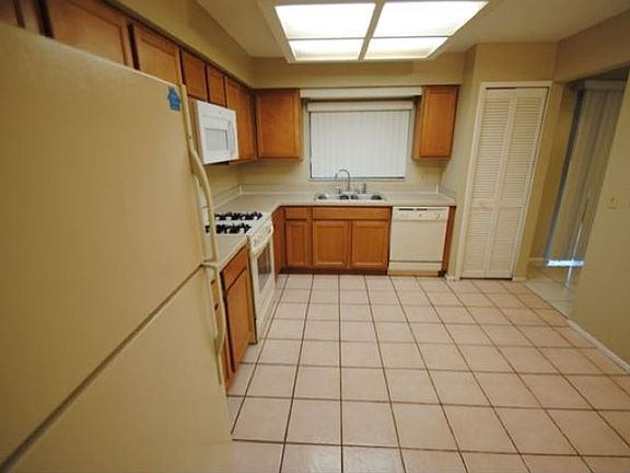 4th image of 328 Dublin Dr