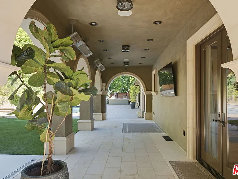 2108 San Ysidro Dr — Photo 37