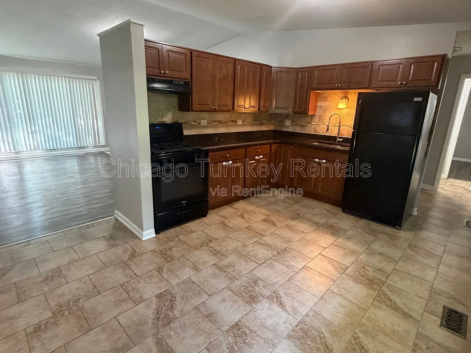 3 bed, 1.5 bath, 1201 sqft, $2,300 — Photo 4