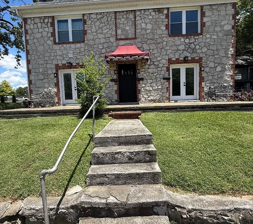 610 Cabell Dr #D