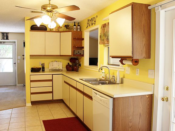 5th image of 303 Forest Creek Dr