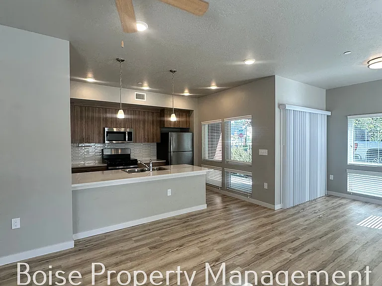 1821 S Vista Ave #303 — Photo 1