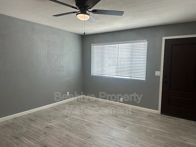2 bed, 1.0 bath, 990 sqft, $1,399 — Photo 4