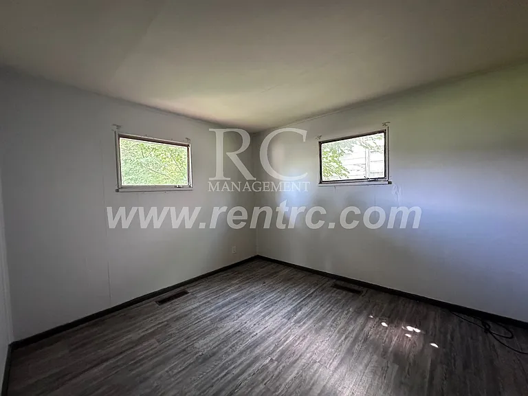 605 Pixley St — Photo 11