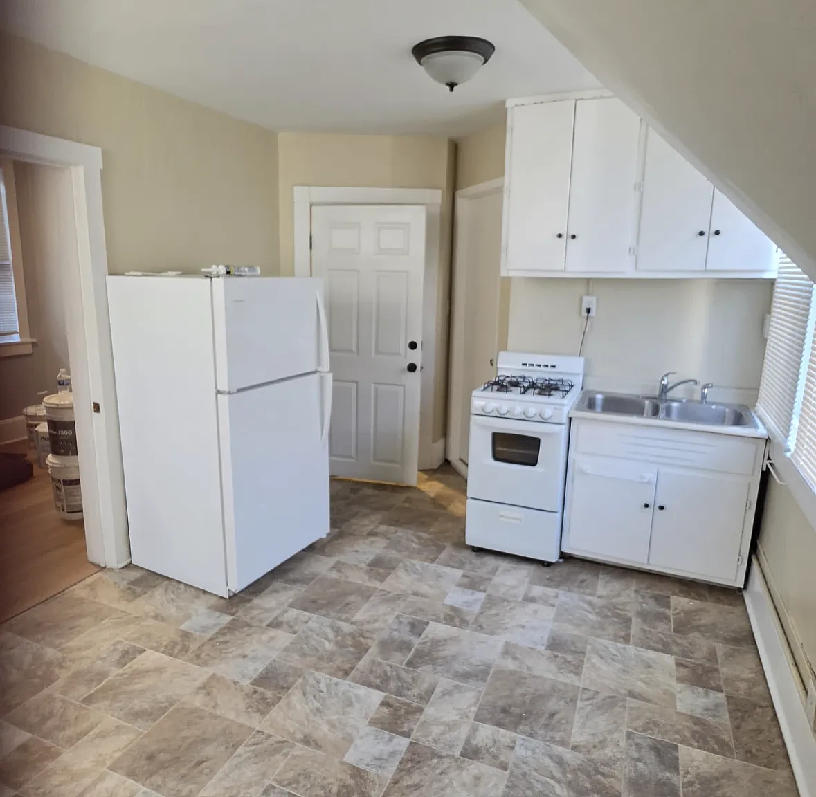 Studio, 450 sqft, $750 — Photo 1