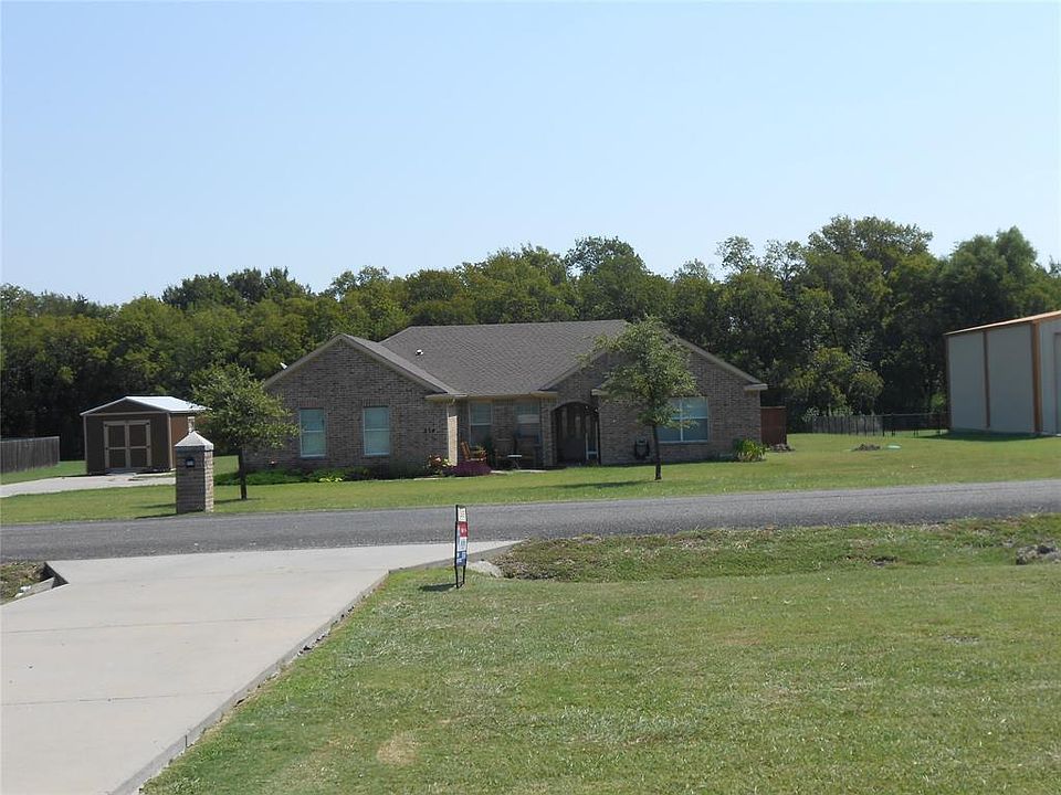 2nd image of 834 Lester Burt Rd
