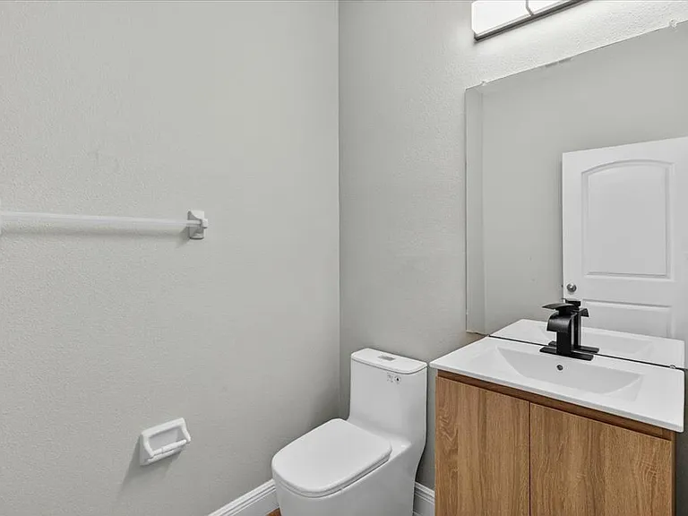 1389 Heritage Landings Dr — Photo 40
