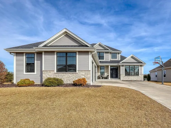 1345 Rosewood COURT, Oconomowoc, WI 53066