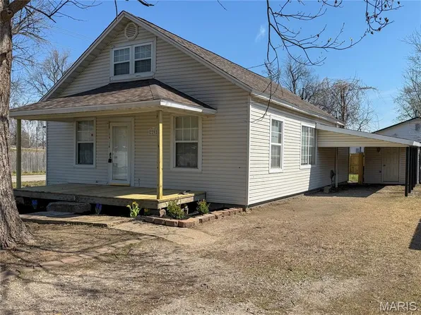 2202 Mangold St, Poplar Bluff, MO 63901