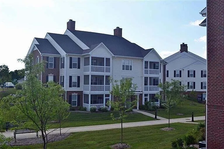 3 bed, 2.0 bath, 1412 sqft, $2,000 — Photo 3