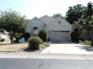 214 E Creekview Dr, Fredericksburg, TX 78624