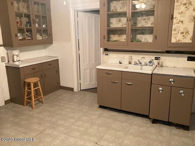 5th image of 882 3rd Avenue