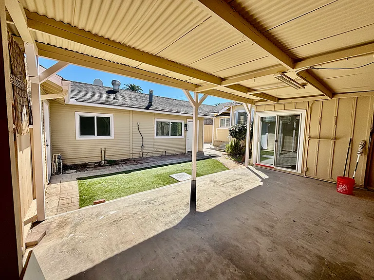 910 Acacia Ave — Photo 23