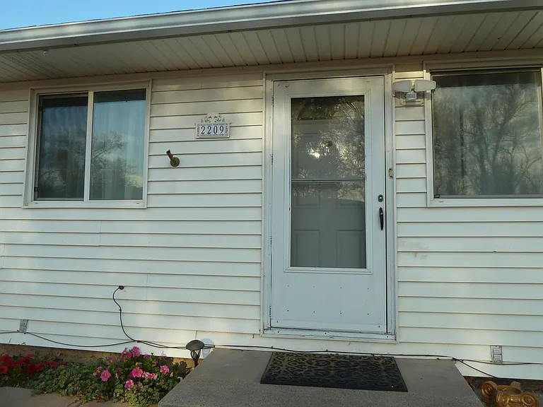 2209 Ivanhoe Dr — Photo 15