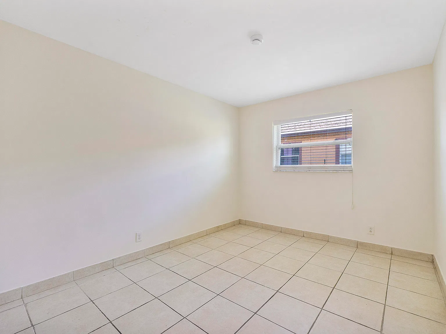 2 bed, 1.0 bath, 880 sqft, $1,800 — Photo 1