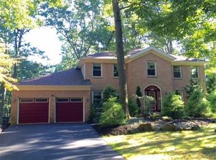 50 Oak Crest Dr, East Brunswick, NJ 08816