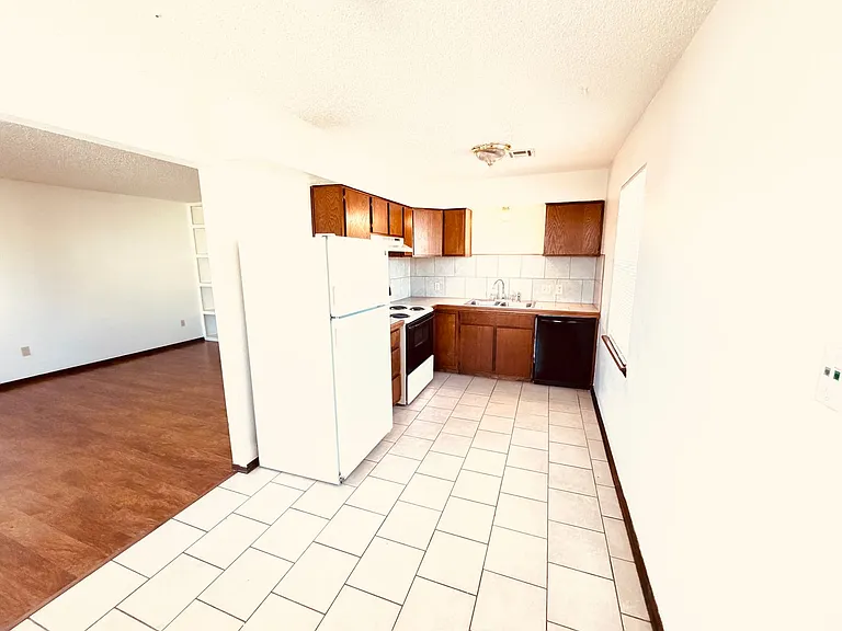 316 Falcon Ct — Photo 7