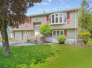 19 Beacon Rd, Hopatcong, NJ 07843