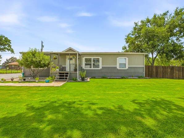 936 Apache Dr, De Leon, TX 76444