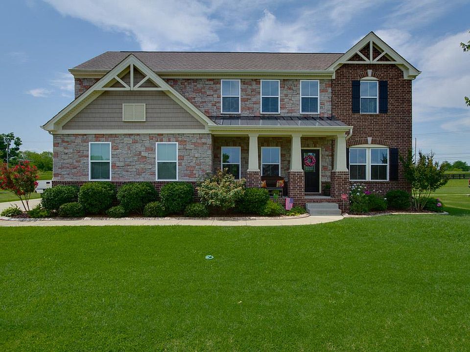 1st image of 392 Fannis Cir