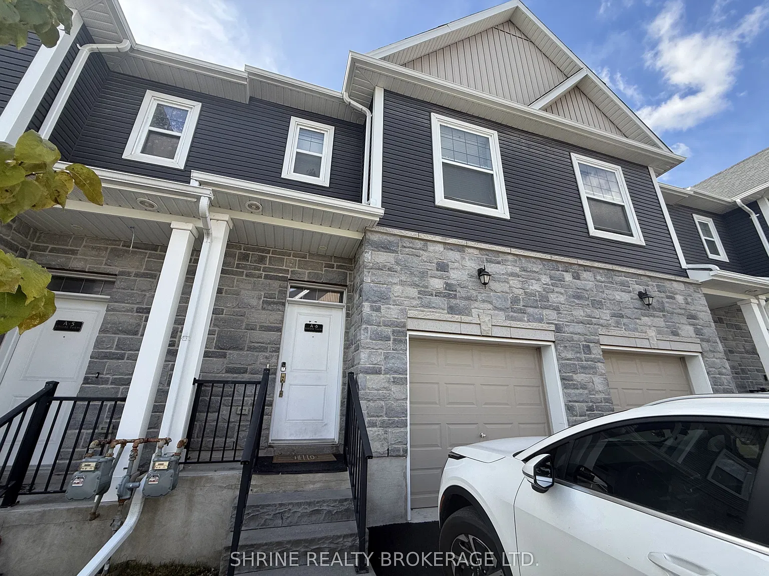3 bed, $2,500 — Photo 1