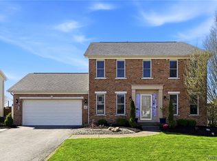 45 Summerfield Dr, Lancaster, NY 14086