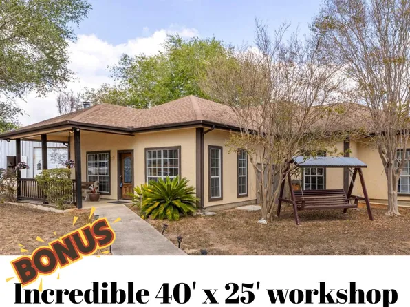 10863 La Vernia, Adkins, TX 78101