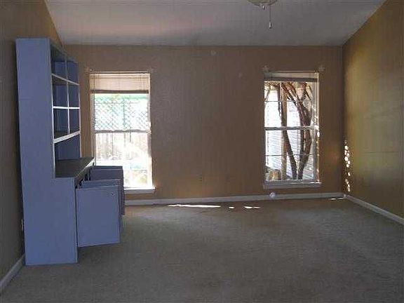 2nd image of 107 Shale Creek Trl