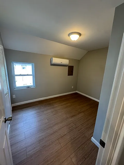 2 bed, 900 sqft, $1,900 — Photo 4