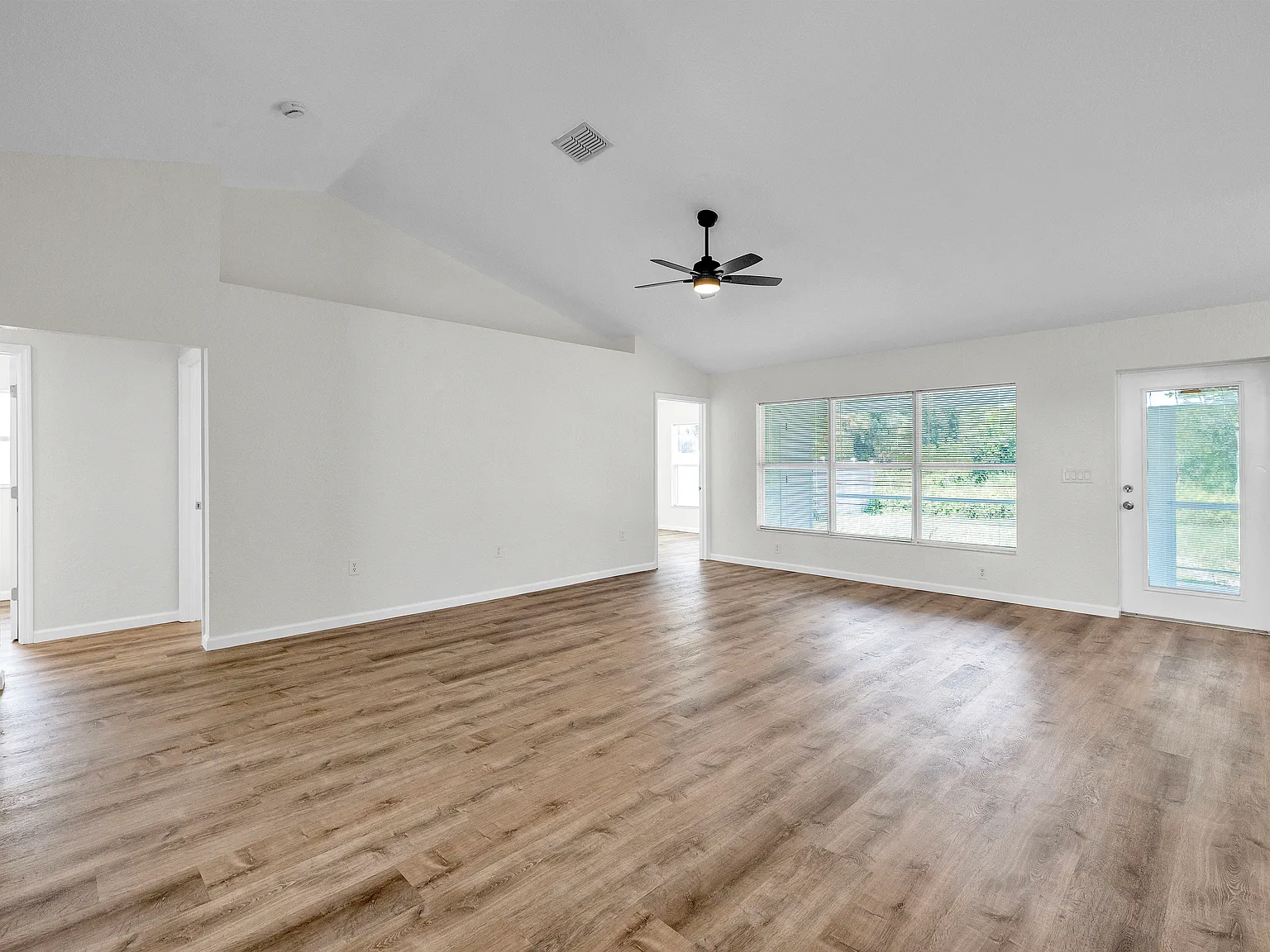4 bed, 2219 sqft, $2,399 — Photo 4