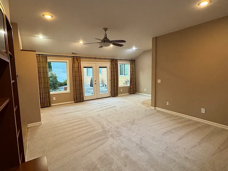 145th Pl NE — Photo 1