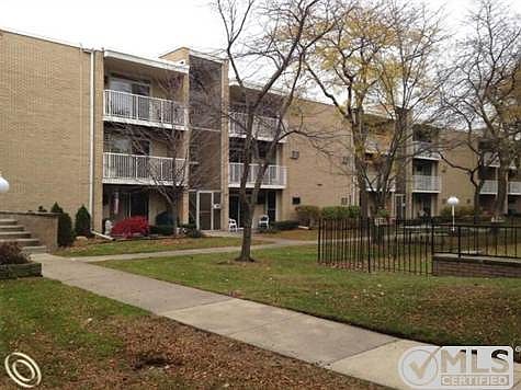 Crooks facing courtyard.JPG