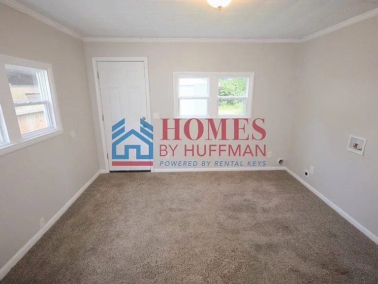 1728 E Illinois St — Photo 14