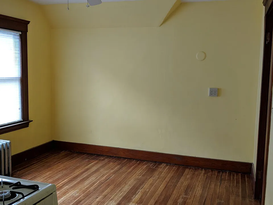 Eat-in kitchen