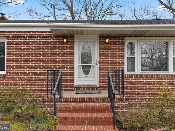 3rd image of 1155 S Fairview St