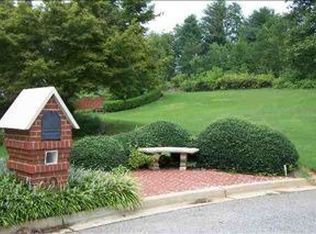 10 Parkins Lake Ct, Greenville, SC 29607