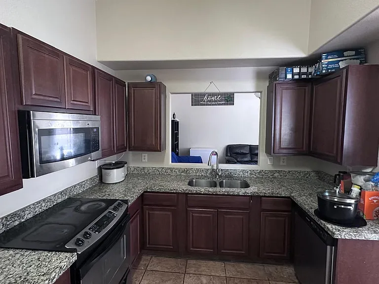 13145 W Desert Ln — Photo 11