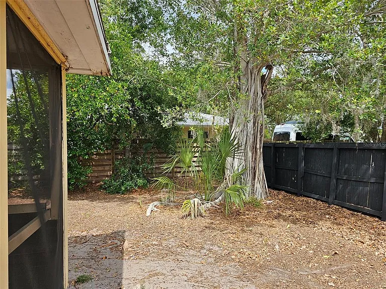 7409 Manatee St — Photo 24
