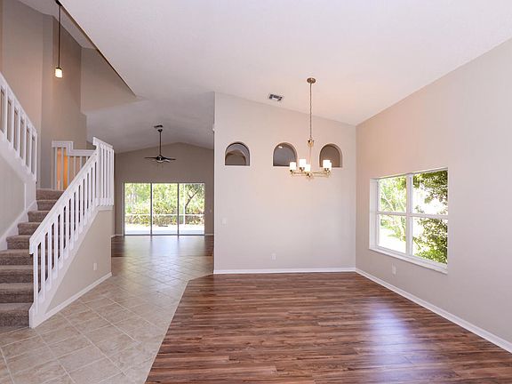 2nd image of 5014 SE Devenwood Way
