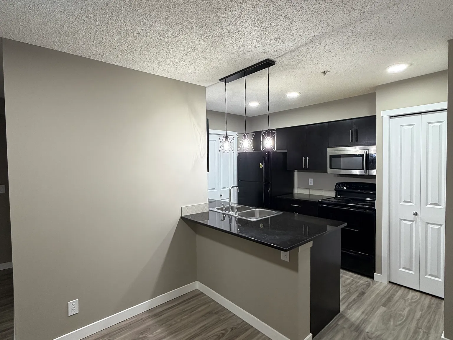 2 bed, 800 sqft, $1,650 — Photo 2