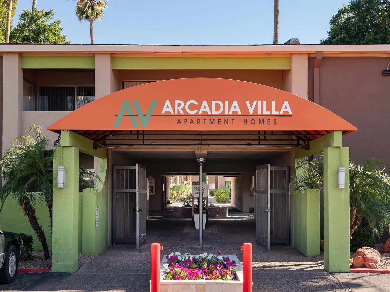 Arcadia Villa Apartments — Photo 2
