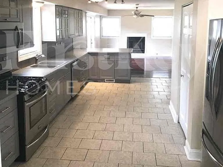 1023 Bothwell Ct — Photo 3